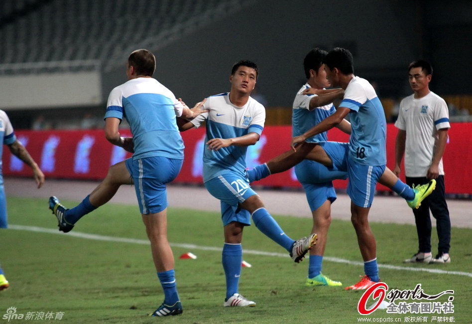 训练中连挨两帽，郭艾伦：现在的年轻人不讲武德鸭