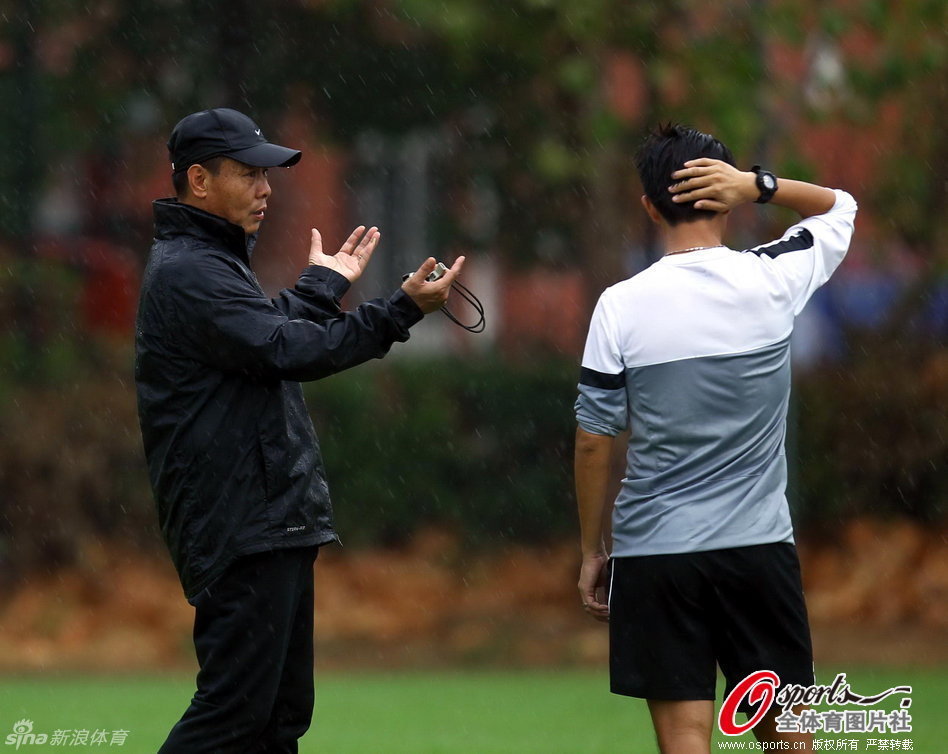 北青：足协将择期安排邵佳一上任发布会；国足恐最早明年初重组