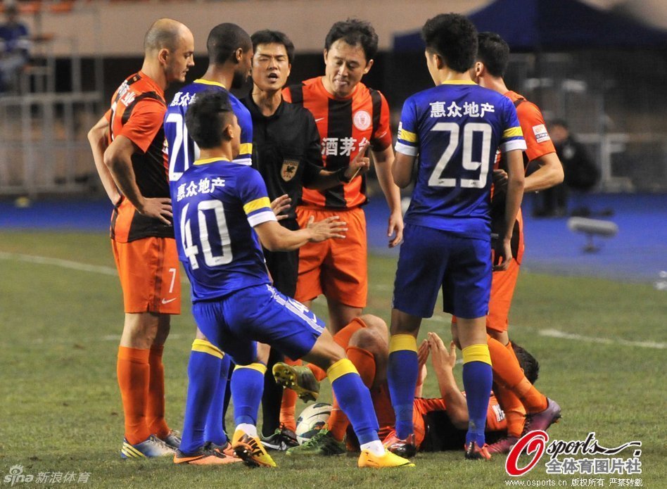 末节崩盘遭活塞逆转！独行侠媒体晒图开喷：尼科