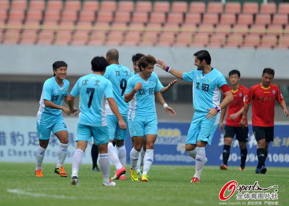 TA：范戴克和阿诺德没有矛盾，他在场内外都展现了出色的领导力