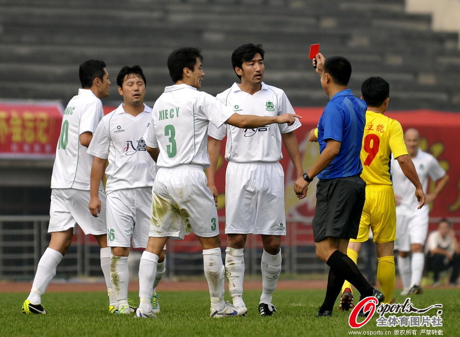 体坛：最近两家中超球队与瓦科接触，但尚未谈妥薪资条件