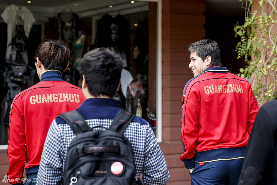 廠長出來走兩步