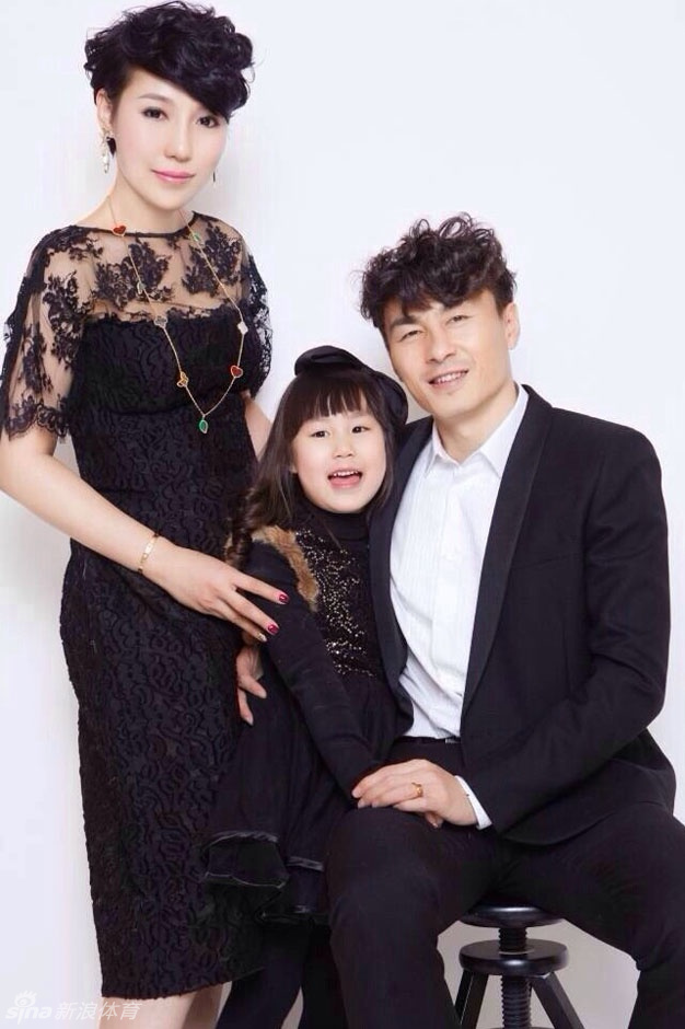 李玮锋爱妻大晒亲密照_高清图集_新浪网