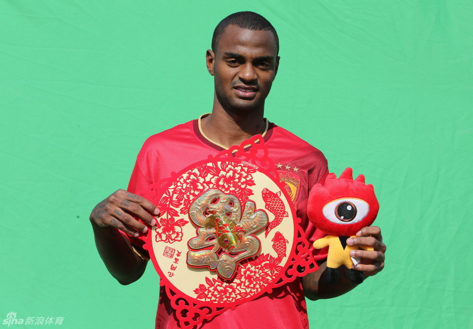 就應該這么打！戈貝爾掩護后下順 接球雙手滑翔暴扣！