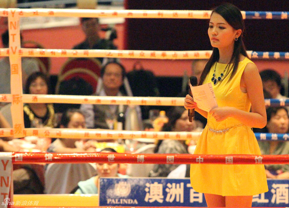 wbc拳击排位赛性感举牌女郎_高清图集_新浪网