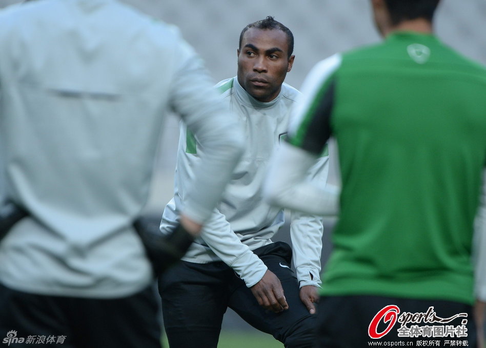 足球报：武汉三镇从竞争者到搅局者，成功保级难掩球队困境