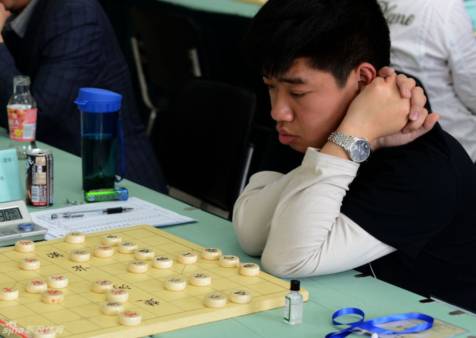 象棋团体赛男棋手_高清图集_新浪网