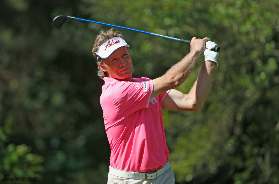 高球名宿群像：众传奇齐聚发球台，谈笑风生间展露历尽千帆后的从容与深厚友谊