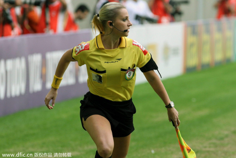 美女边裁执法巴甲联赛 -- 佛山E家|佛山信息网|