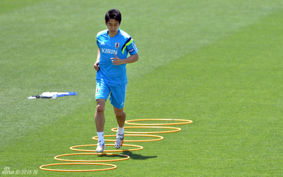 备战世界杯 香川卖力训练