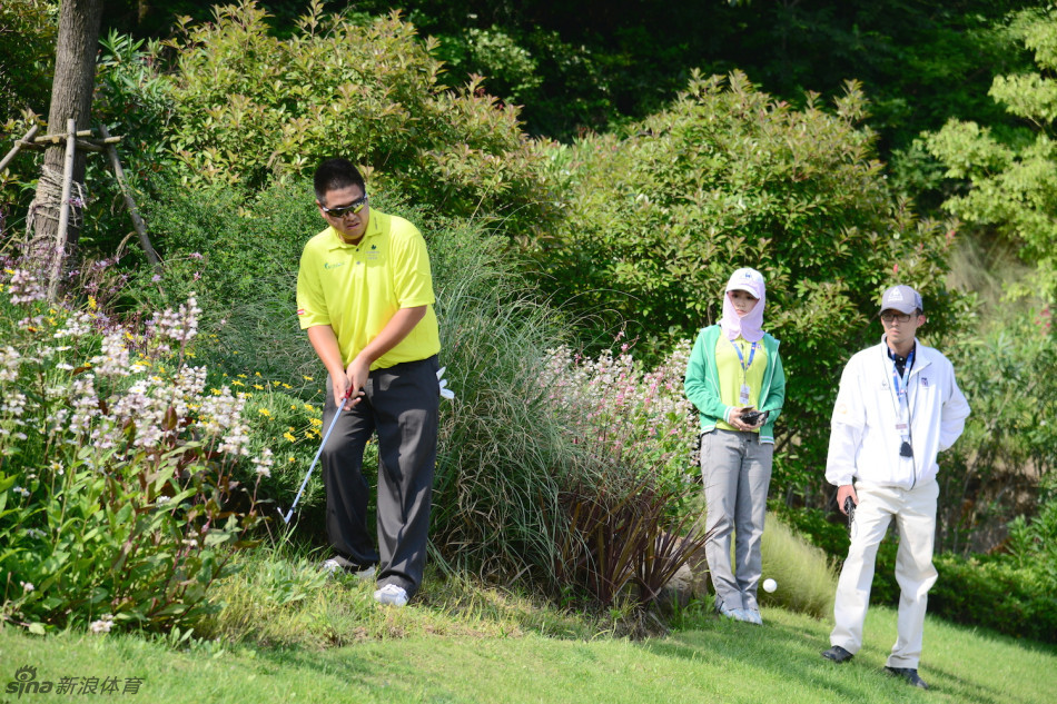 张新军再次露出温暖的笑容面对采访,眼神中闪烁着对刚刚结束比赛的满意以及对后续赛程的从容期待。