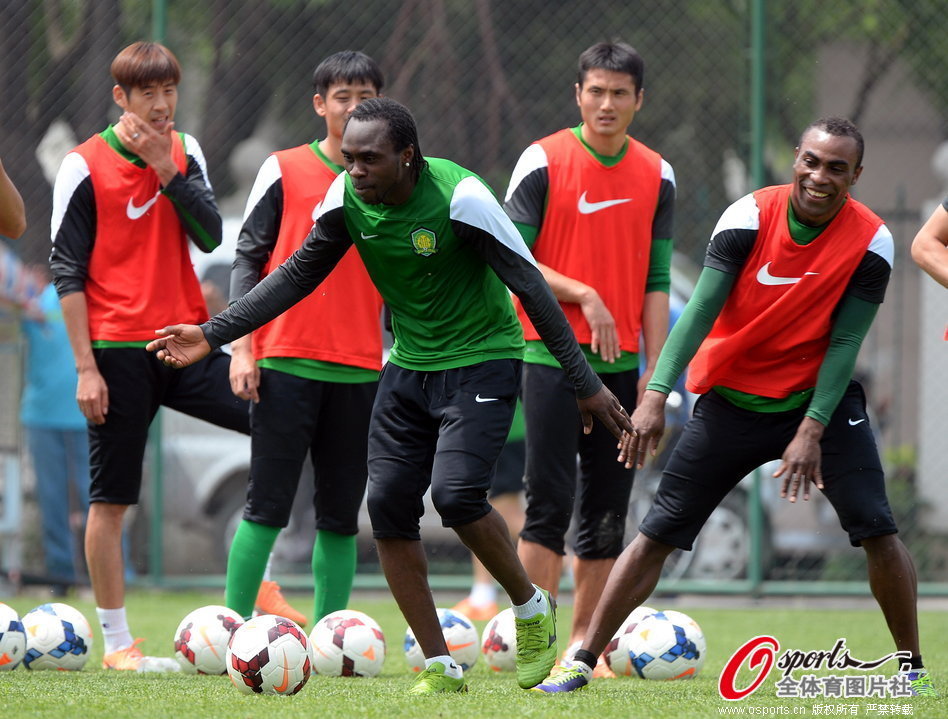 [流言板]AG发布前线训练室速报：哥几个认真备战中