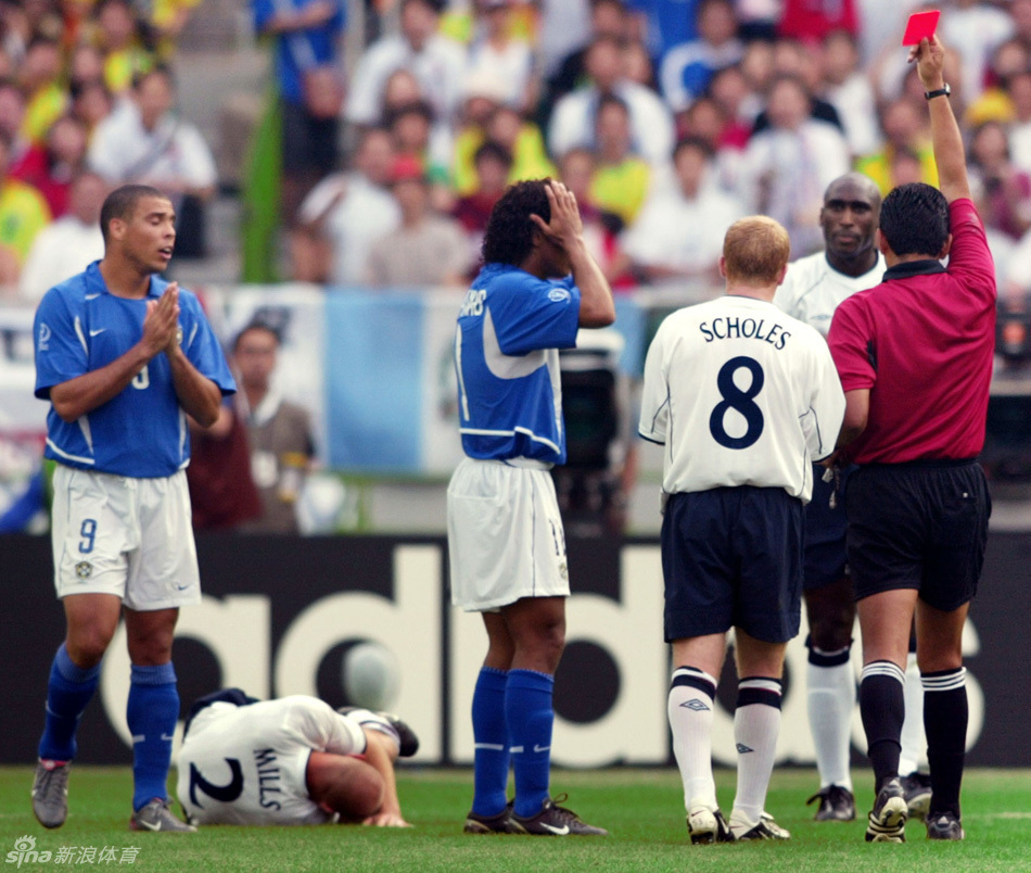 2002年世界杯裁判黑哨图片
