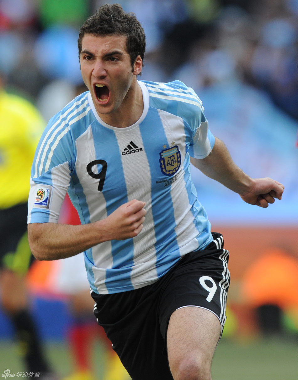 2010年6月17日,南非世界杯阿根廷队4-1大胜韩