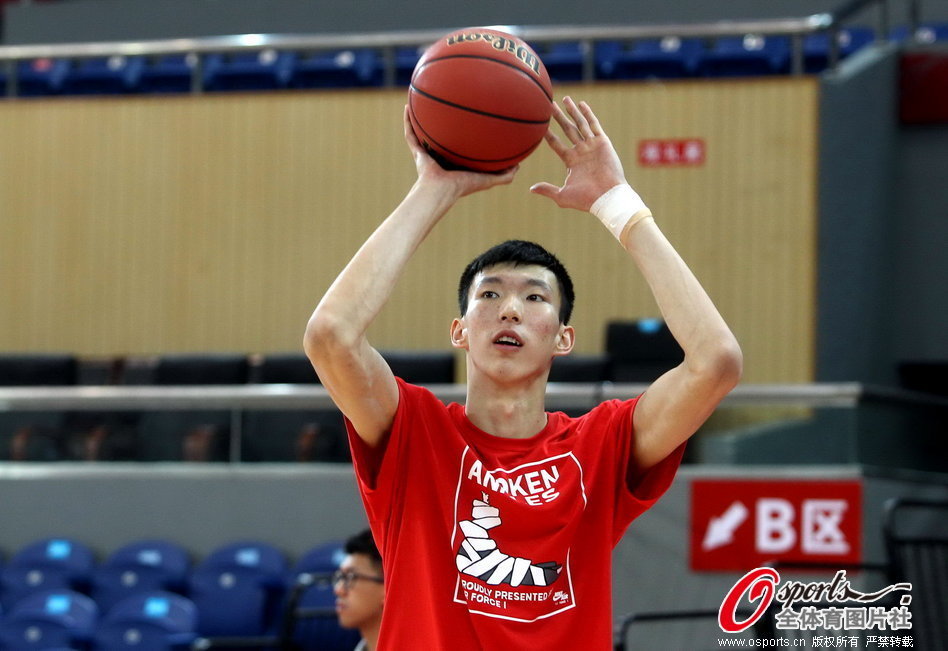 中国队备战中澳男篮对抗赛