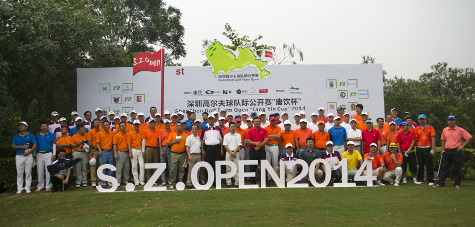 第二轮第二场比赛开始前，各队队员再次集结合影，表情中既带着首轮后的经验沉淀，也充满对新挑战的期待。