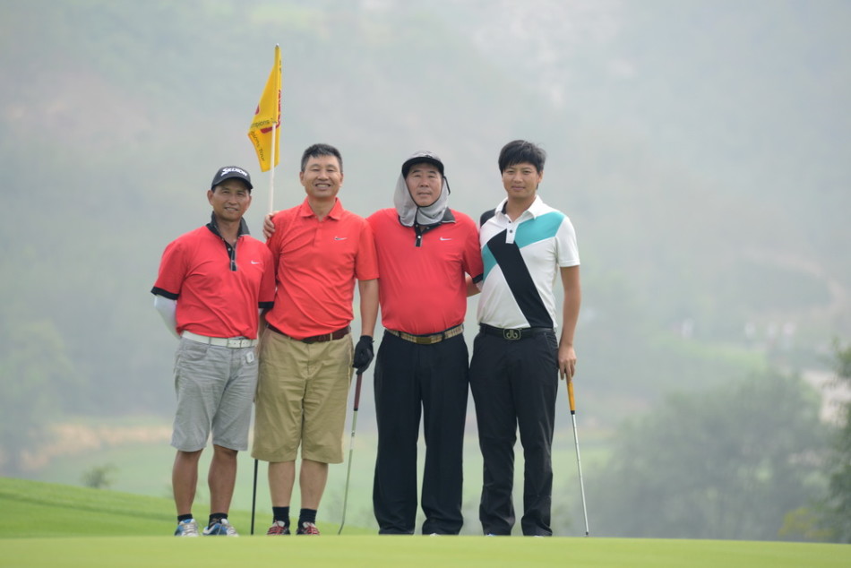 赛事现场嘉宾云集，各界人士齐聚一堂，共同见证河北高尔夫运动发展史上的重要时刻。