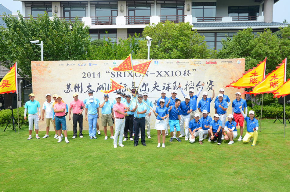 小白球在果岭上滚向球洞的精彩瞬间,所有观众屏息凝神,见证这决定性的一击