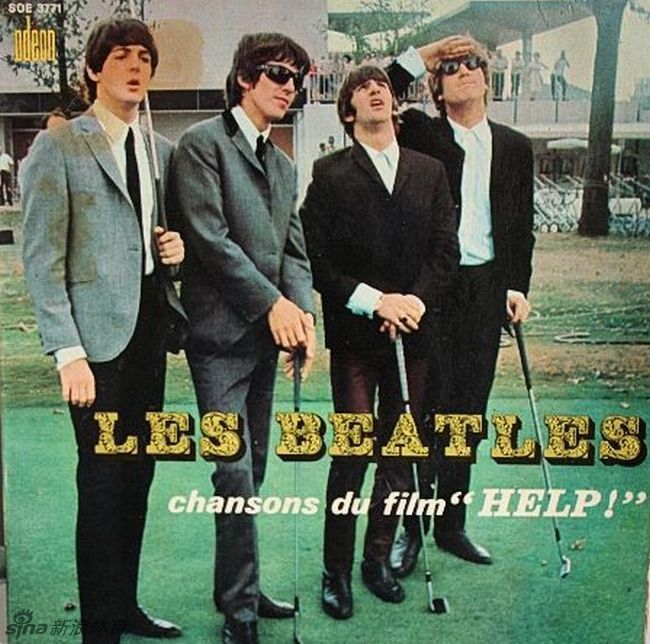 乔治·哈里森在艾勒顿球场俏皮地挥舞高尔夫球杆，仿佛在弹奏一把另类的吉他