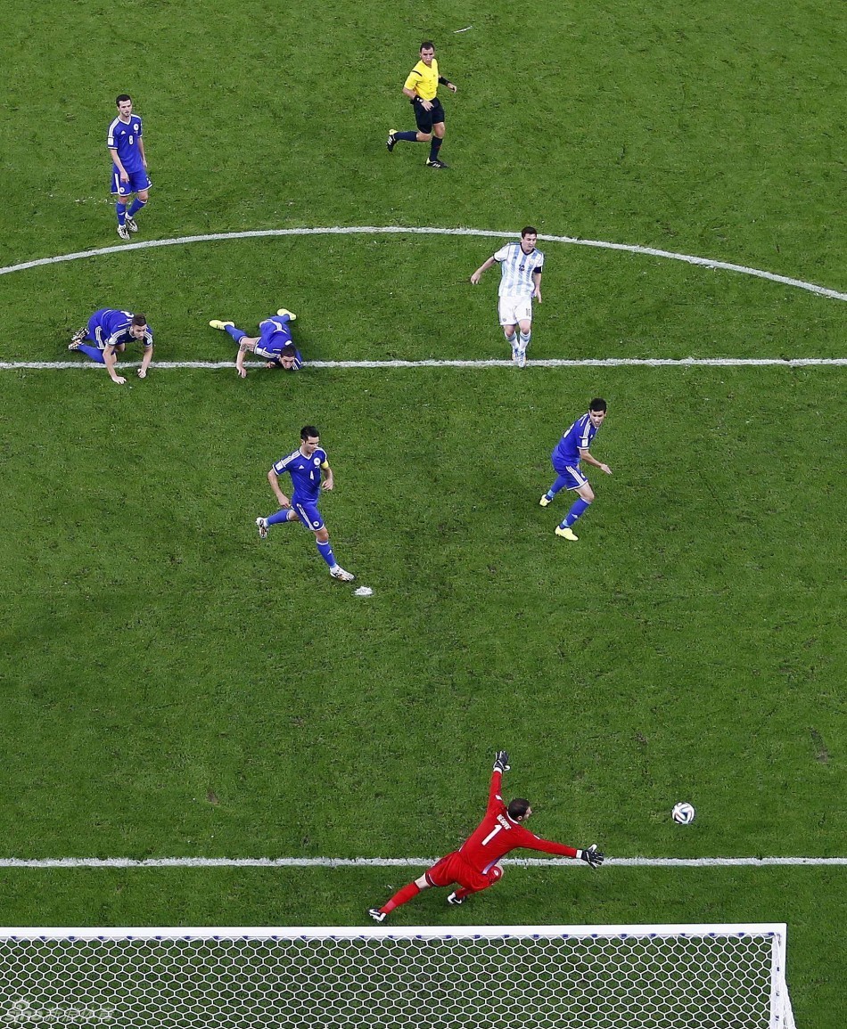 2014年6月最近比较流行一首挺嗨的英文歌,女