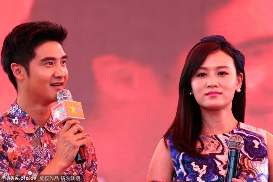 田亮携全家参加商业活动