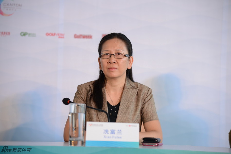 新世界中国地产华南区域董事耿树森发表讲话，阐述企业通过支持国际赛事推动社区发展与文化融合的理念。