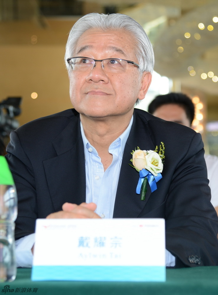 国家体育总局小球运动管理中心的代表参与活动，标志着国家级体育管理机构对此次国际赛事合作的认可与支持。