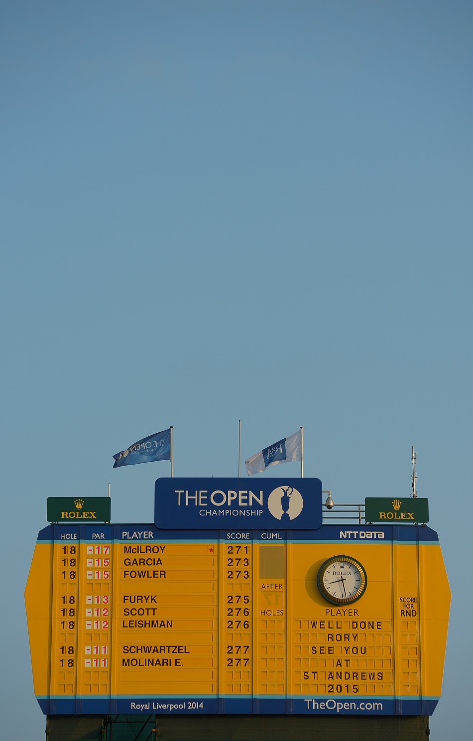 英国公开赛积分牌特写，清晰呈现球员排名与成绩变化，瞬间定格赛事白热化的竞争态势