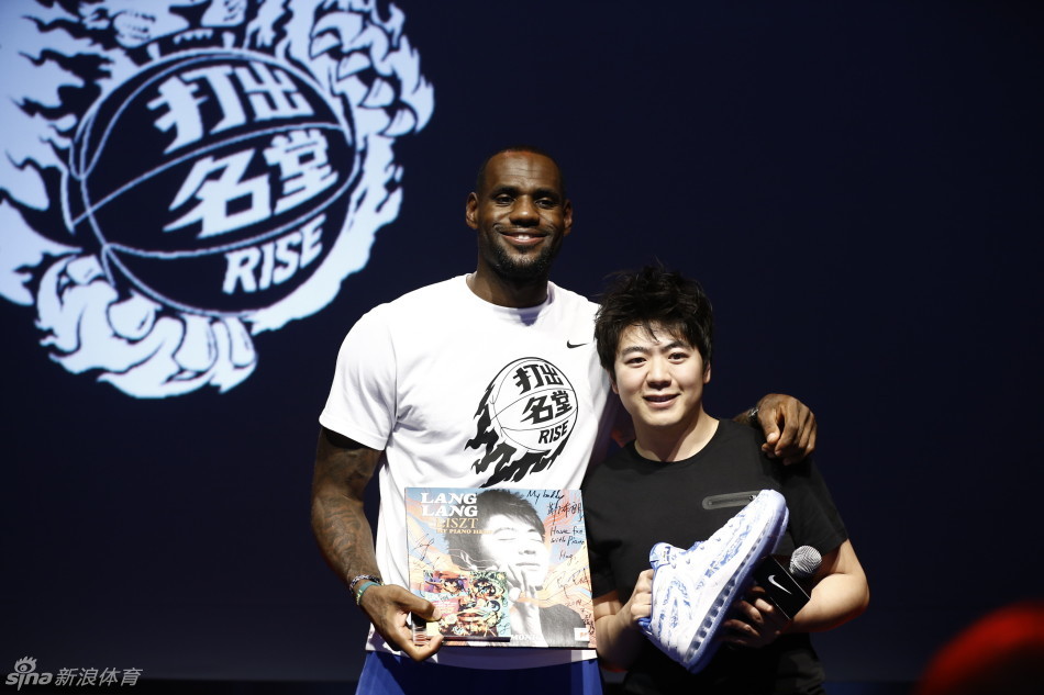 詹姆斯中国行2018图片