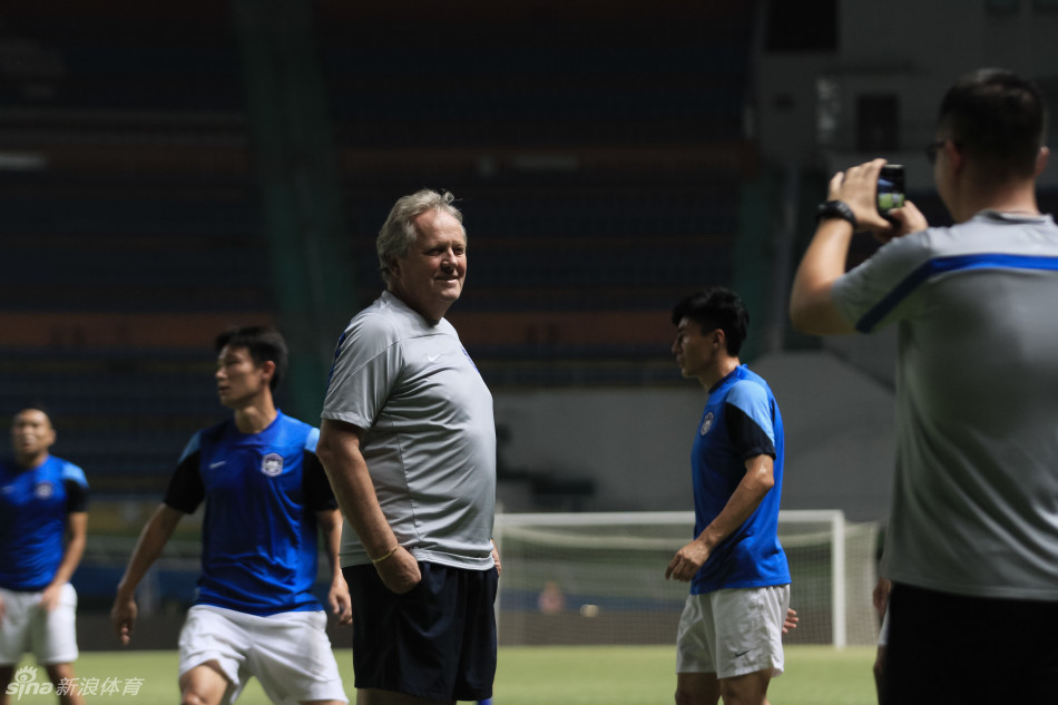 [流言板]在火箭有过如此大的进攻空间吗？格林笑道：下个问题