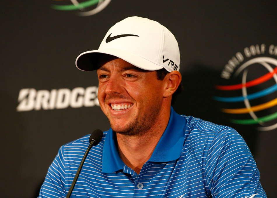 意大利高尔夫希望之星法布里兹奥·扎诺蒂全力挥杆击球，身姿挺拔，动作充满青春的爆发力。