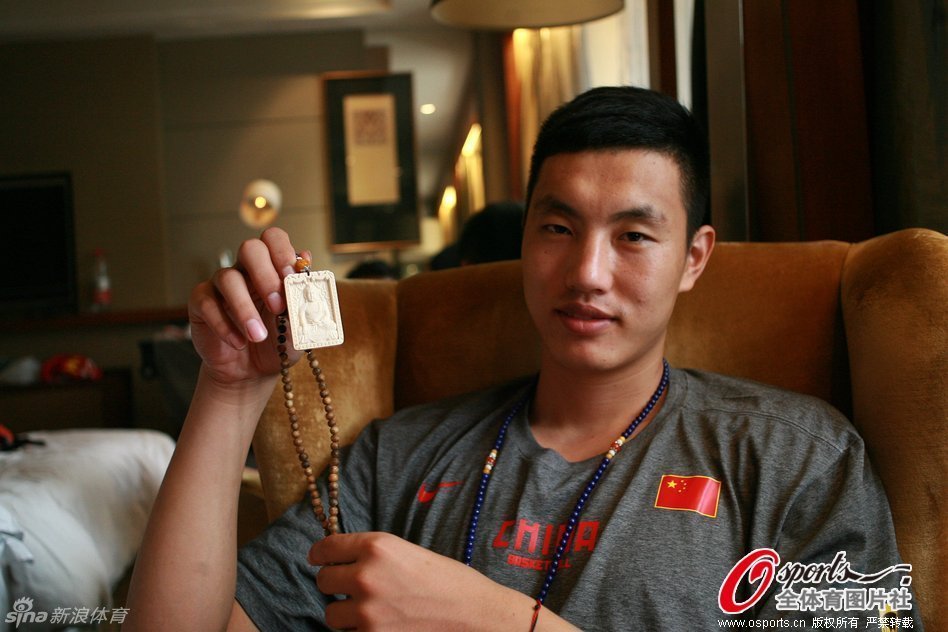 你能帮我看看,朋友这个佛牌是真假么?因为不太