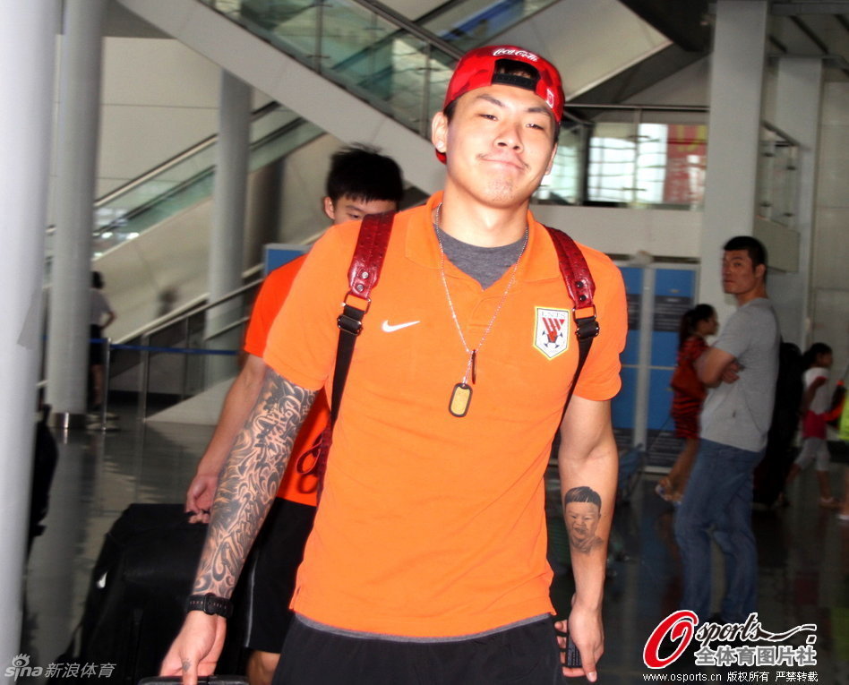 廠長出來走兩步