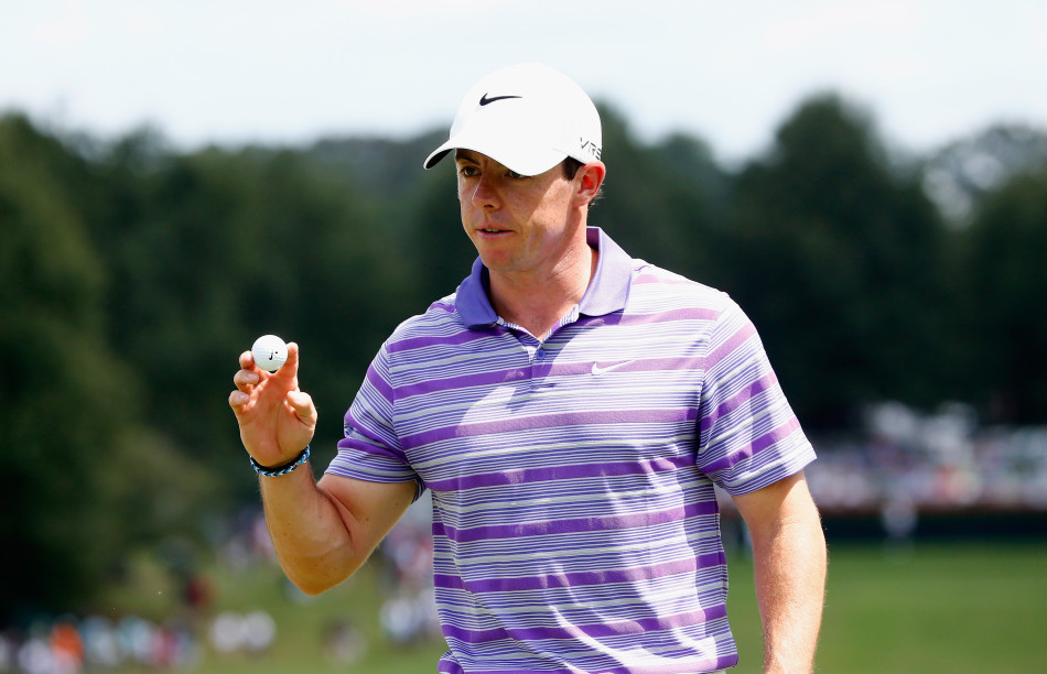 决赛轮关键时刻，巴巴·沃森全神贯注，在果岭边凝视球线，冷静谋划致胜一击。