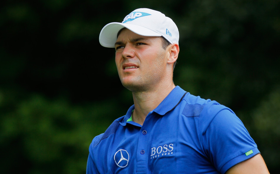 经典时刻：巴巴·沃森在奥古斯塔第18洞果岭上，深情拥抱合作无间的球童泰德·斯科特，共享胜利的无上喜悦。