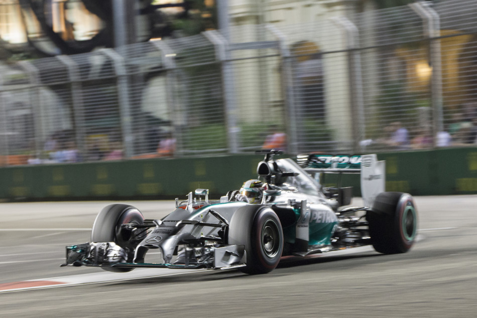 北京时间9月20日,2014f1新加坡站排位在滨海湾