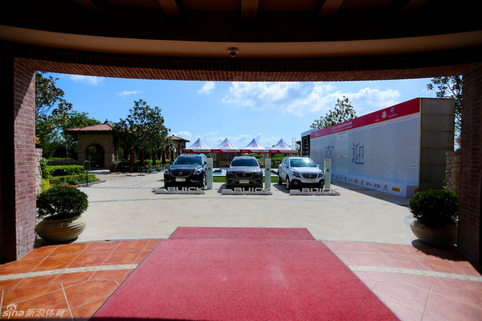 高尔夫频道直播营地搭建：技术之眼悄然睁开，准备捕获赛场每个心跳瞬间