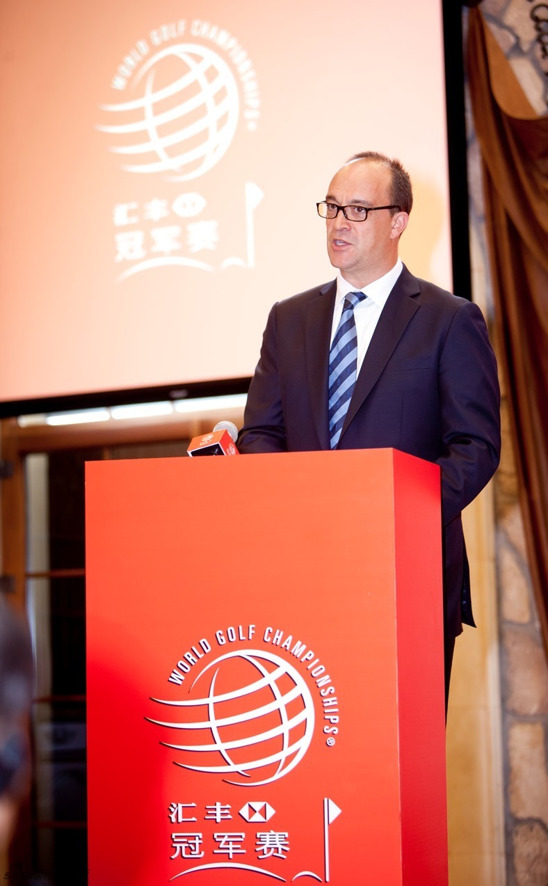 中国高尔夫球协会副主席李大正正在向媒体阐述中国青少年高尔夫的发展规划与长远愿景。