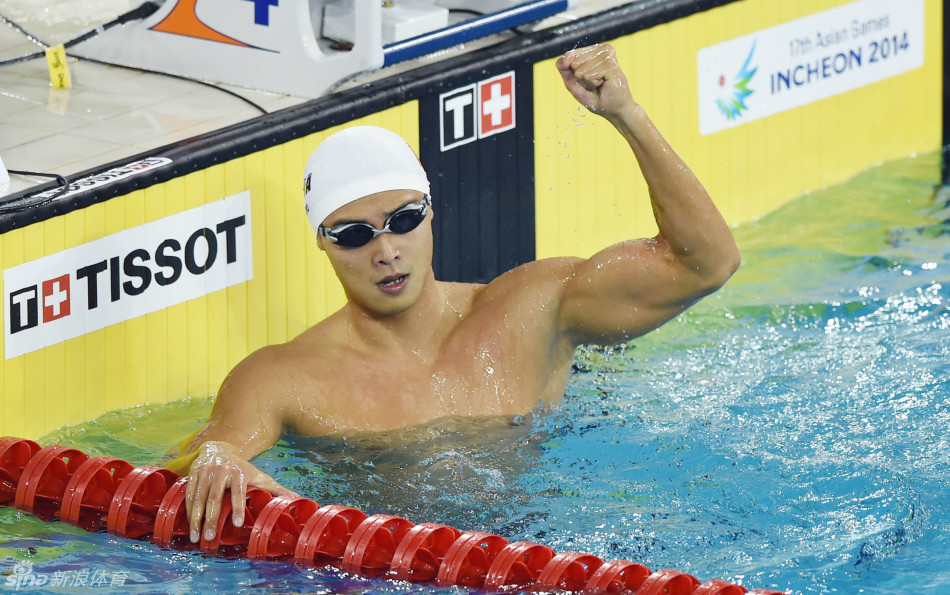 男子50米蝶泳施扬夺冠_高清图集_新浪网