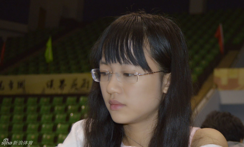 象棋女神时凤兰特写