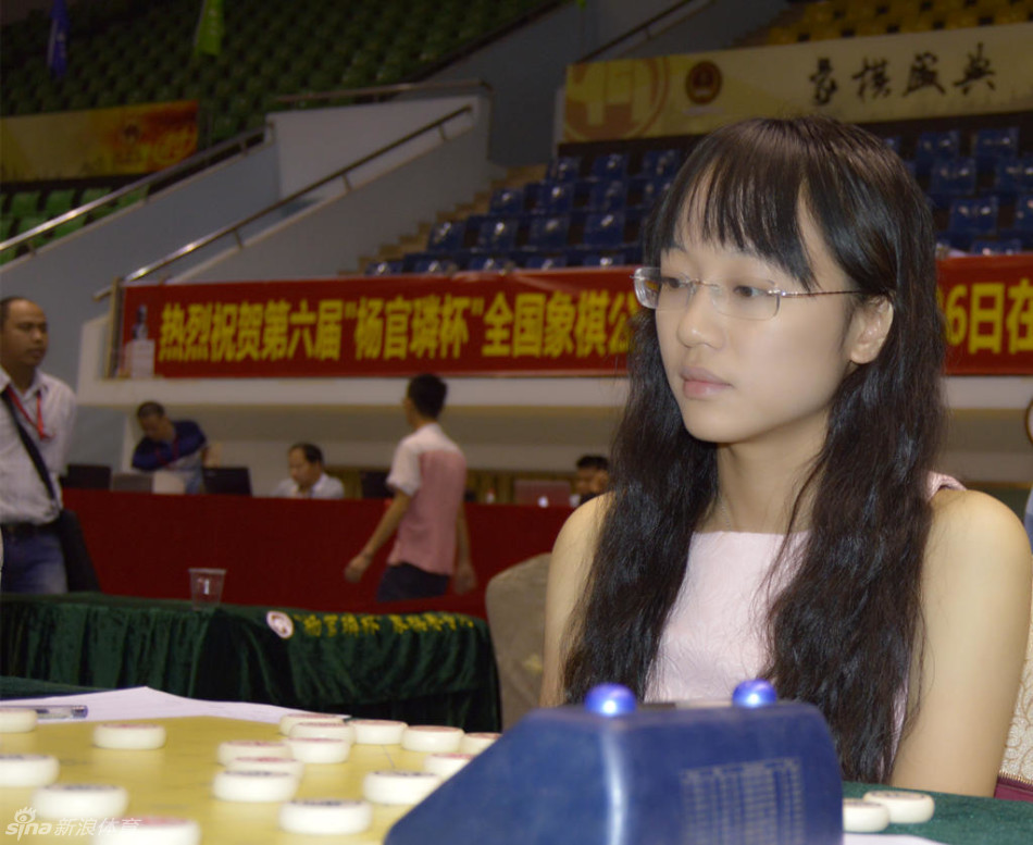 象棋女神时凤兰特写_高清图集_新浪网