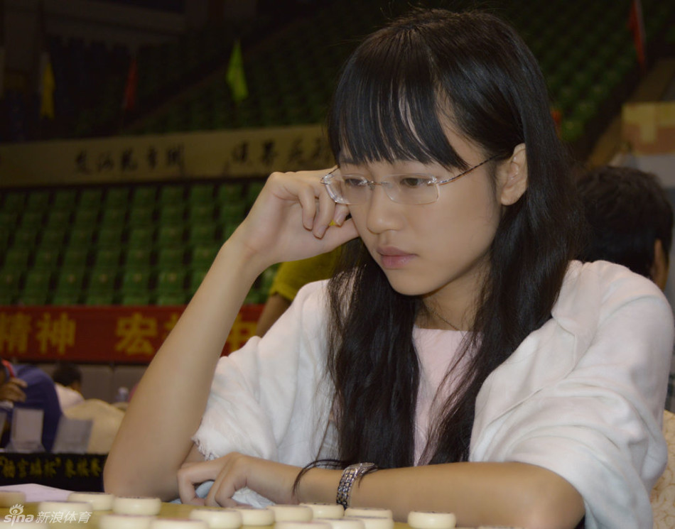 象棋女神时凤兰特写