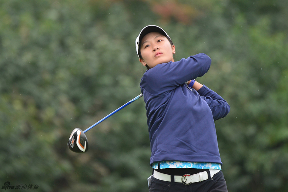 中国新星林希妤完成一记漂亮的挥杆,动作流畅充满年轻人的朝气