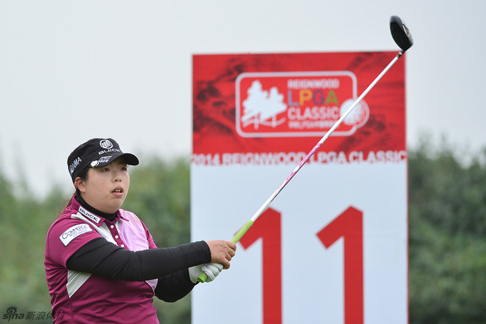 美国名将金楚龙在赛场上展露招牌式的开朗笑容,感染力十足