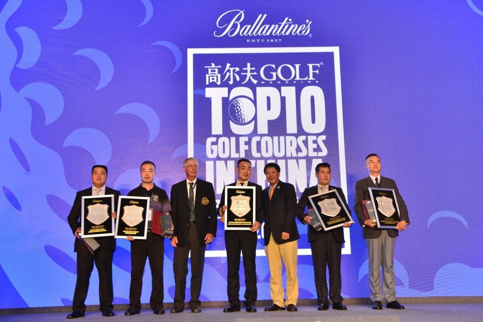 现场灯光璀璨，气氛热烈，每一位参与者都沉浸在中国高尔夫事业蓬勃发展的自豪与激情之中