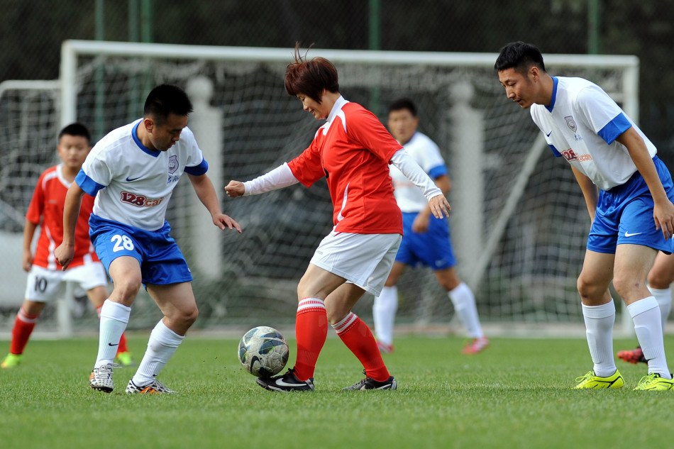 一支足球队每场比赛_一支足球队有多少人_中