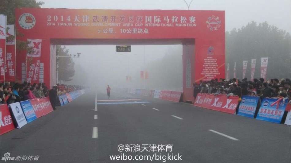 阿迪达斯清风系列