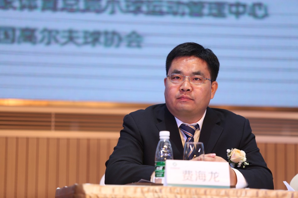 正中集团总裁邓学勤在答记者问环节，正向媒体详细介绍赛事筹备情况