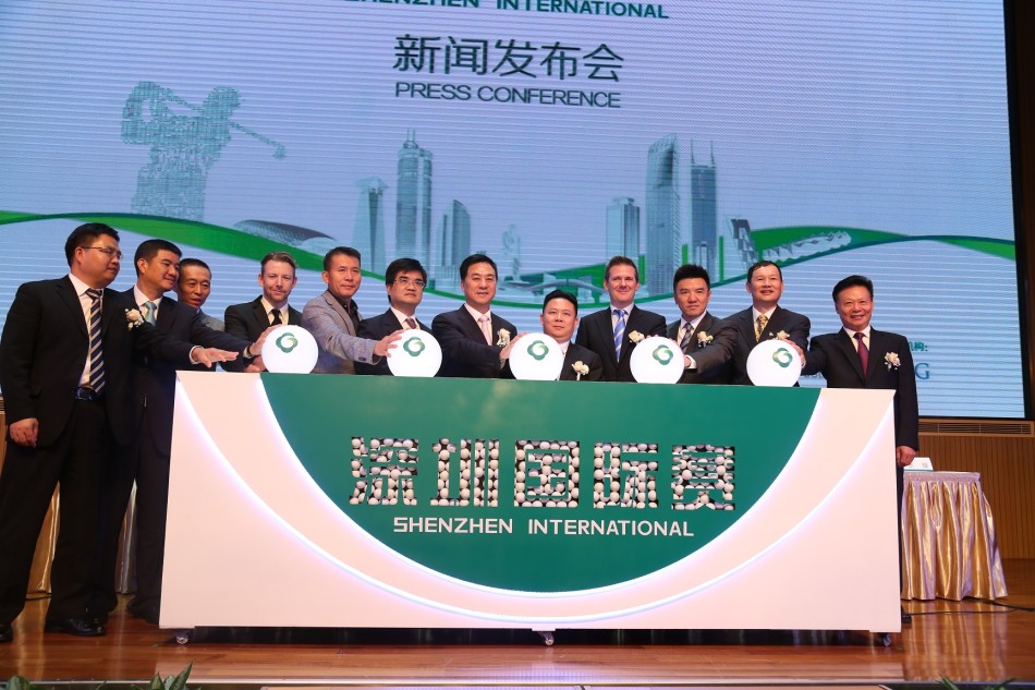 发布会现场全景，媒体记者齐聚一堂，聚焦舞台上的发言嘉宾