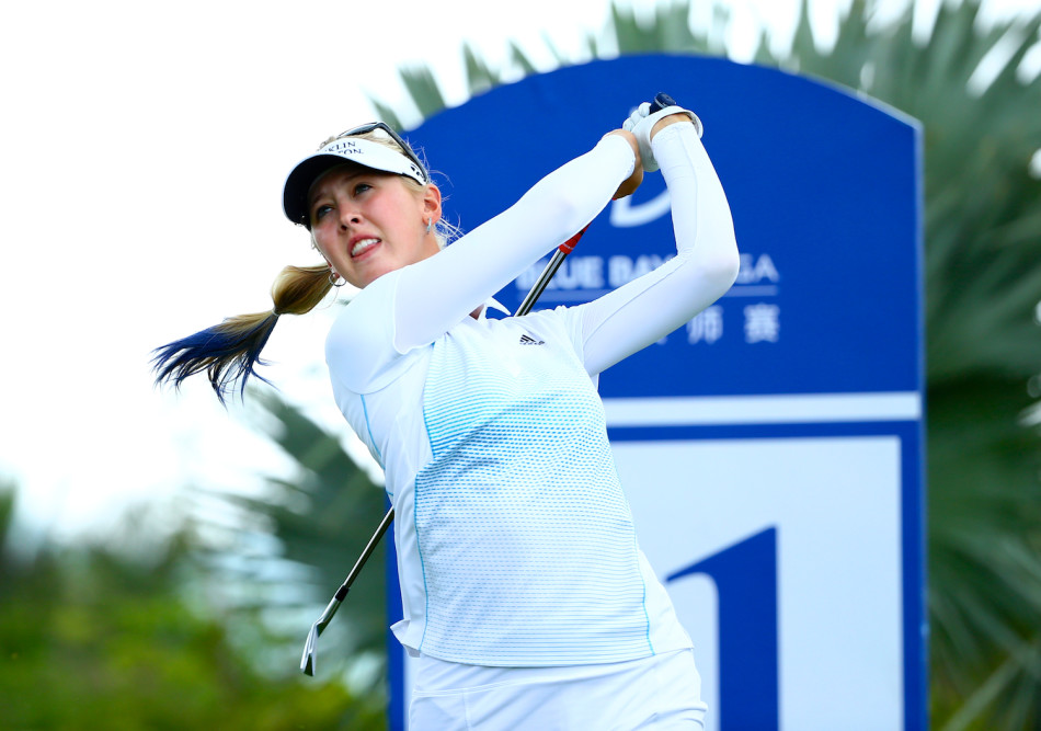 科达推入制胜一推后，振臂高呼，尽情释放夺冠的狂喜与压力